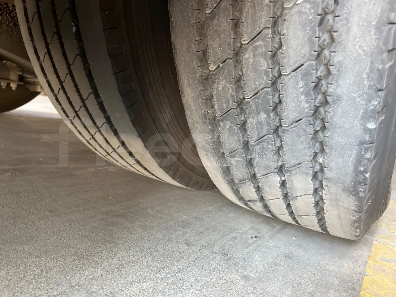 King Long XMQ6900 XMQ6900/ Euro 6 - 204 Kw - 8,995 Mt - tread condition front tires left