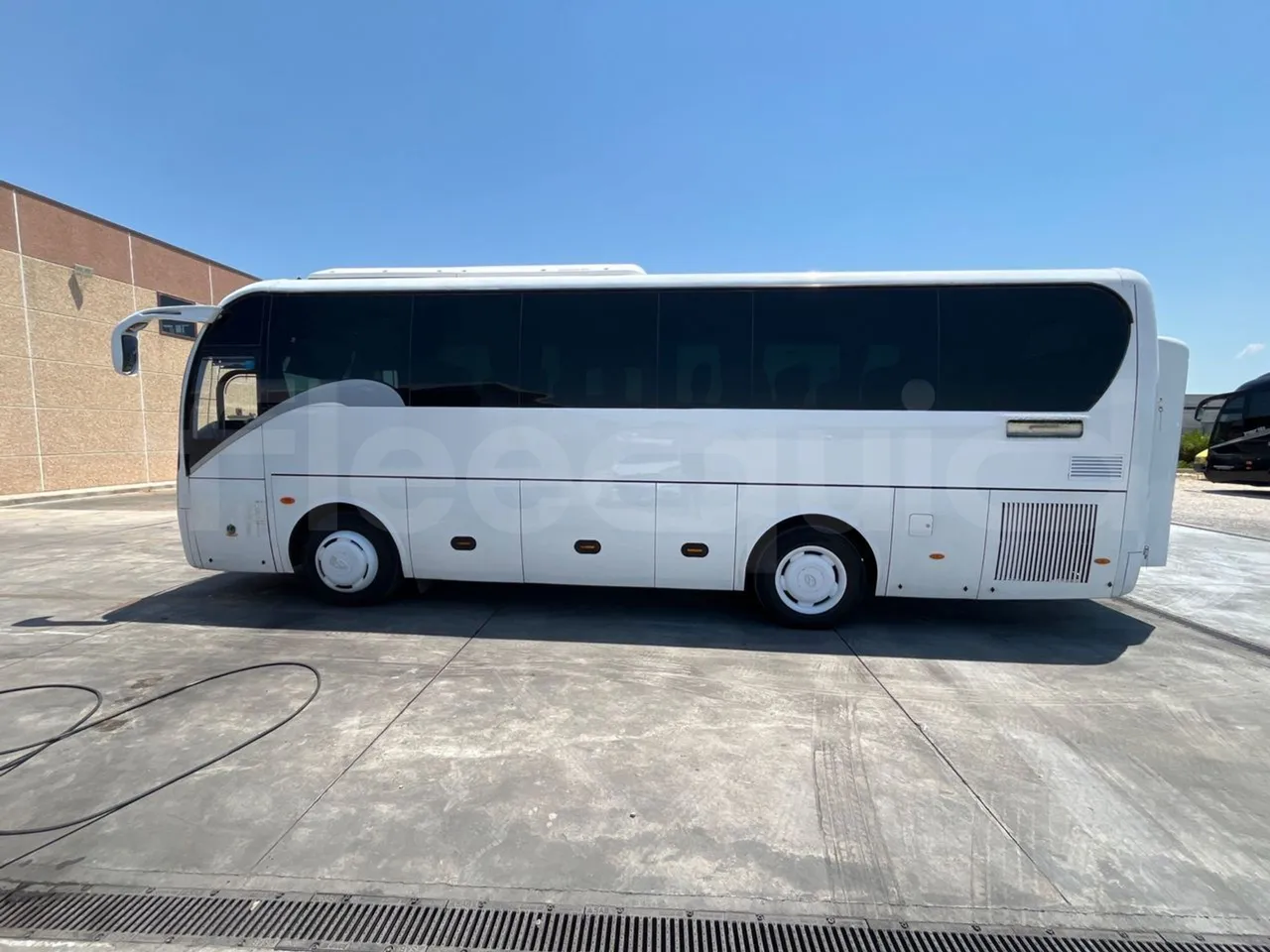 King Long XMQ6900 XMQ6900/ Euro 6 - 204 Kw - 8,995 Mt - left side photo