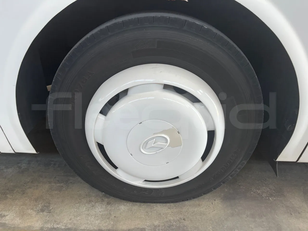 King Long XMQ6900 XMQ6900/ Euro 6 - 204 Kw - 8,995 Mt - front left tire measurements