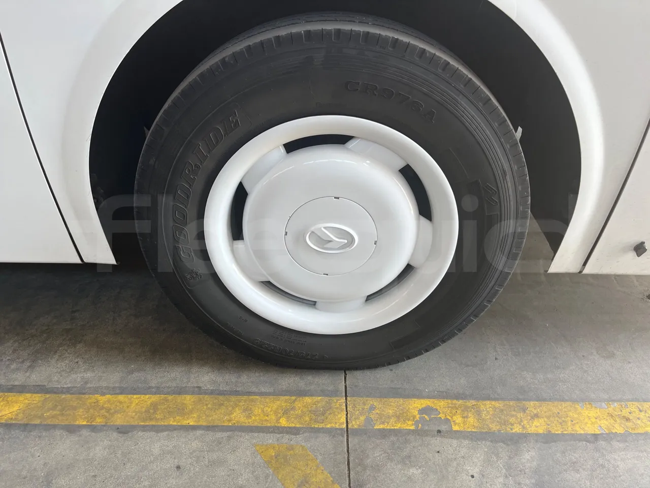 King Long XMQ6900 XMQ6900/ Euro 6 - 204 Kw - 8,995 Mt - rear left tire photo