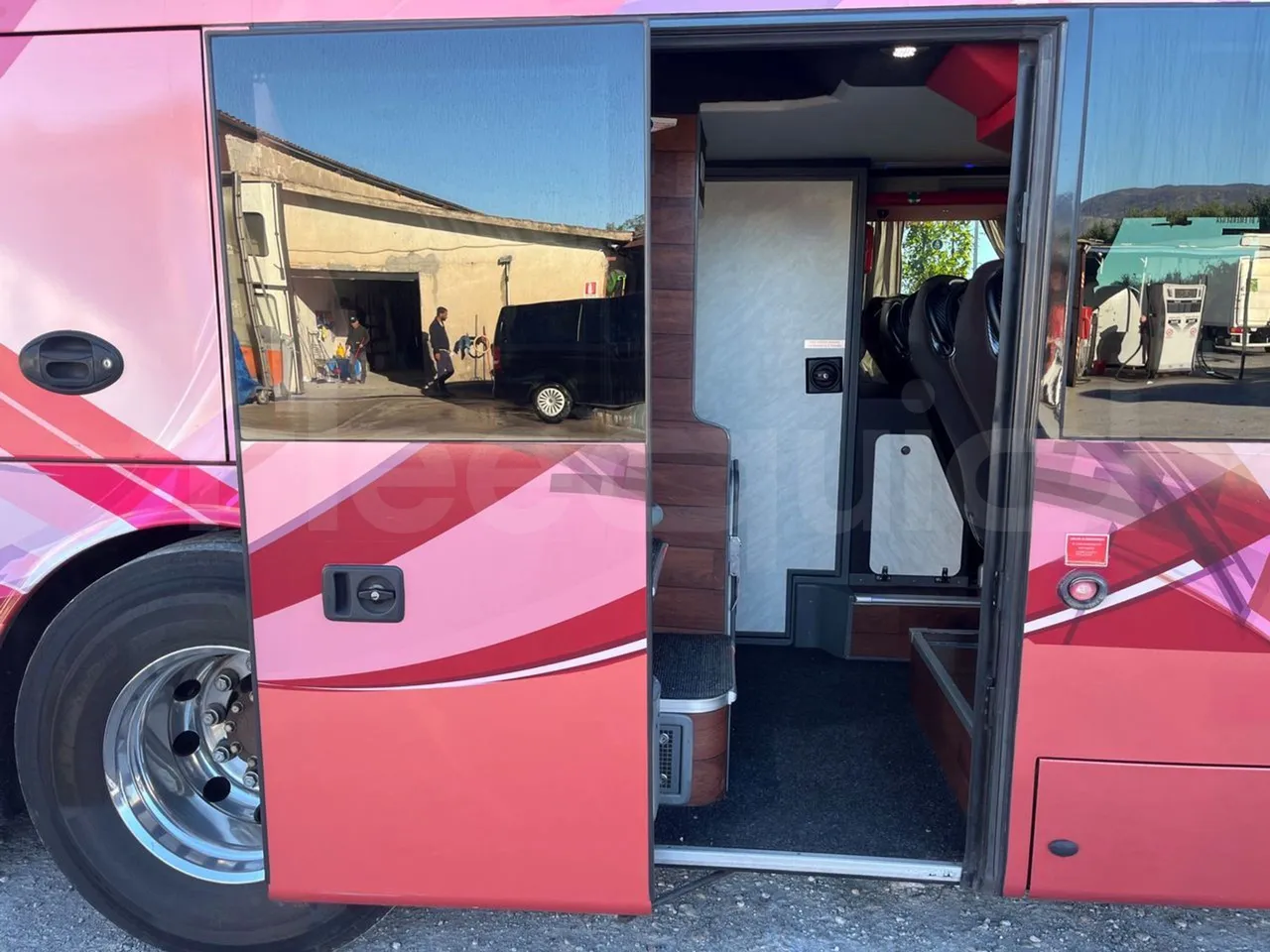 Van Hool Astromega TDX27 - EUR6 - 375kW - 14.105m - front door 2 open