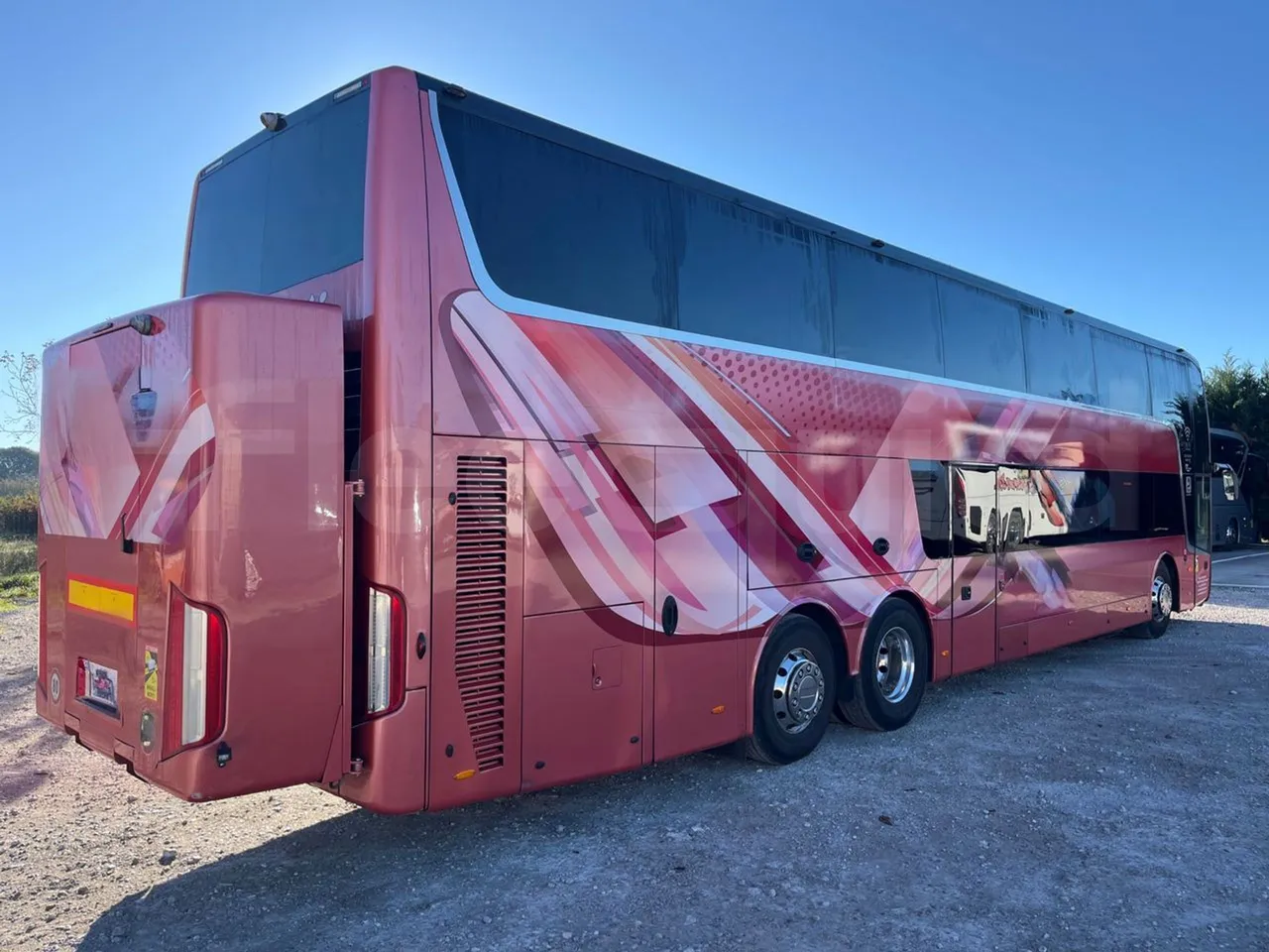 Van Hool Astromega TDX27 - EUR6 - 375kW - 14.105m - 3/4 right rear doors closed