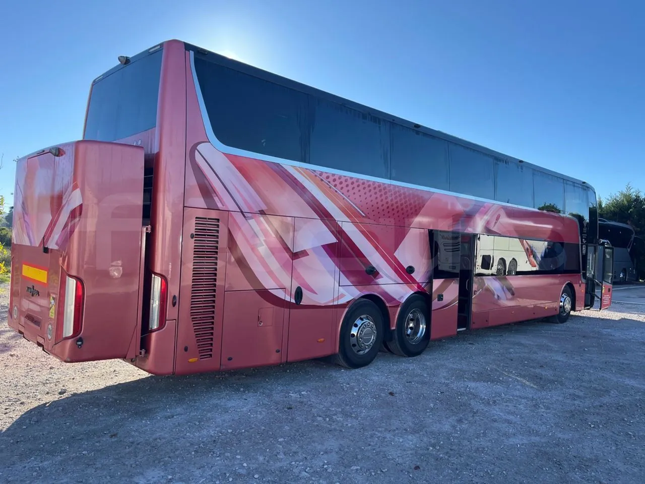 Van Hool Astromega TDX27 - EUR6 - 375kW - 14.105m - 3/4 right rear doors open
