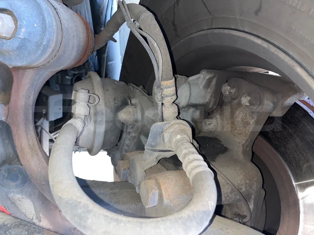 Van Hool Astromega TDX27 - EUR6 - 375kW - 14.105m - front brake calipers left