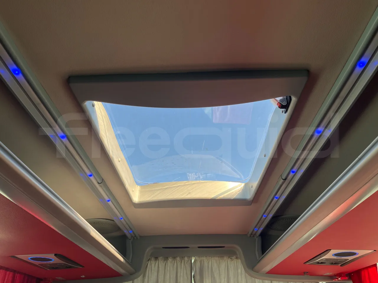 Van Hool Astromega TDX27 - EUR6 - 375kW - 14.105m - roof hatch 1