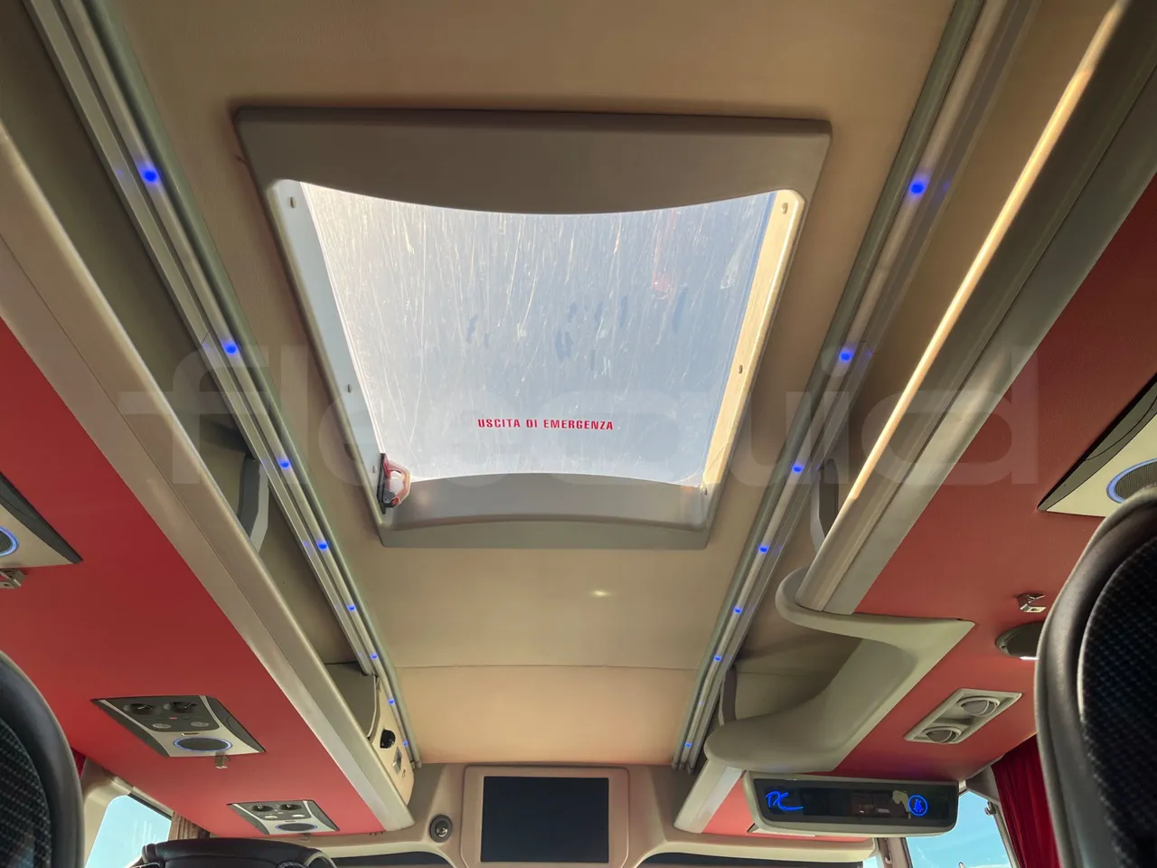 Van Hool Astromega TDX27 - EUR6 - 375kW - 14.105m - roof hatch 2