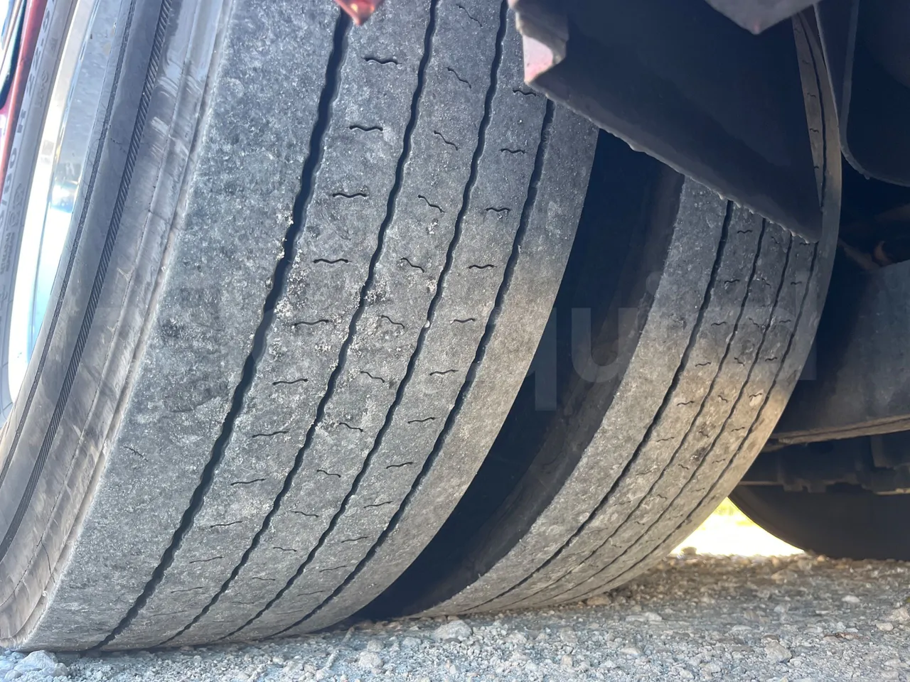 Van Hool Astromega TDX27 - EUR6 - 375kW - 14.105m - tread condition front tires left