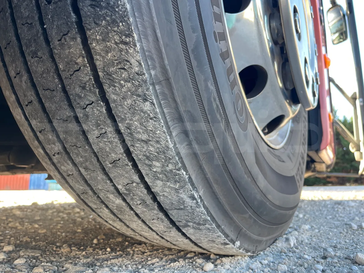 Van Hool Astromega TDX27 - EUR6 - 375kW - 14.105m - tread condition front tires right