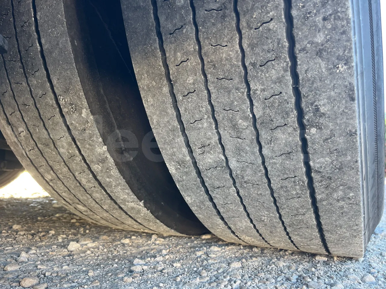 Van Hool Astromega TDX27 - EUR6 - 375kW - 14.105m - tread condition second axle tires left