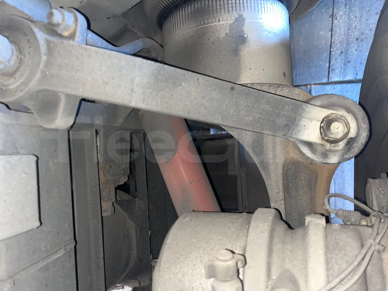 Van Hool Astromega TDX27 - EUR6 - 375kW - 14.105m - axel 3 shock absorbers 2 left