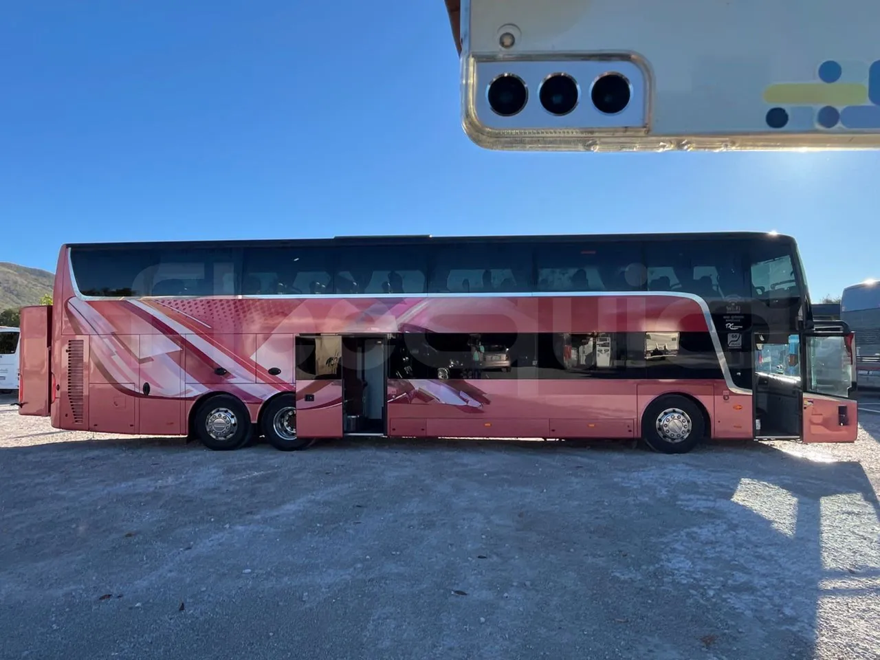 Van Hool Astromega TDX27 - EUR6 - 375kW - 14.105m - right side doors open