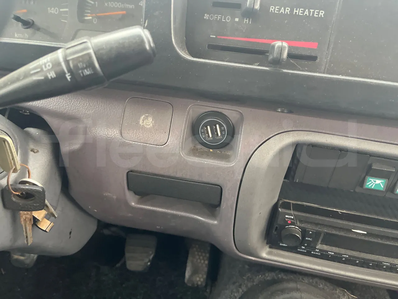 Salvador Caetano Optimo Cabrio BB50L - EUR3 - 100kW - 7.586m - usb charging detail