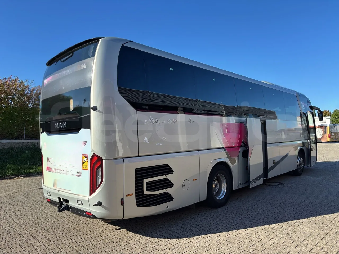 Man Lion's Coach - 3/4 Rear Right Side Doors Open