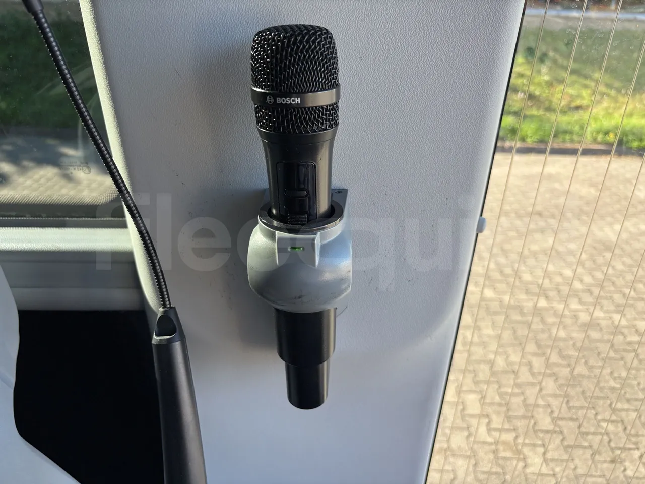 Man Lion's Coach - Hostess Microphone