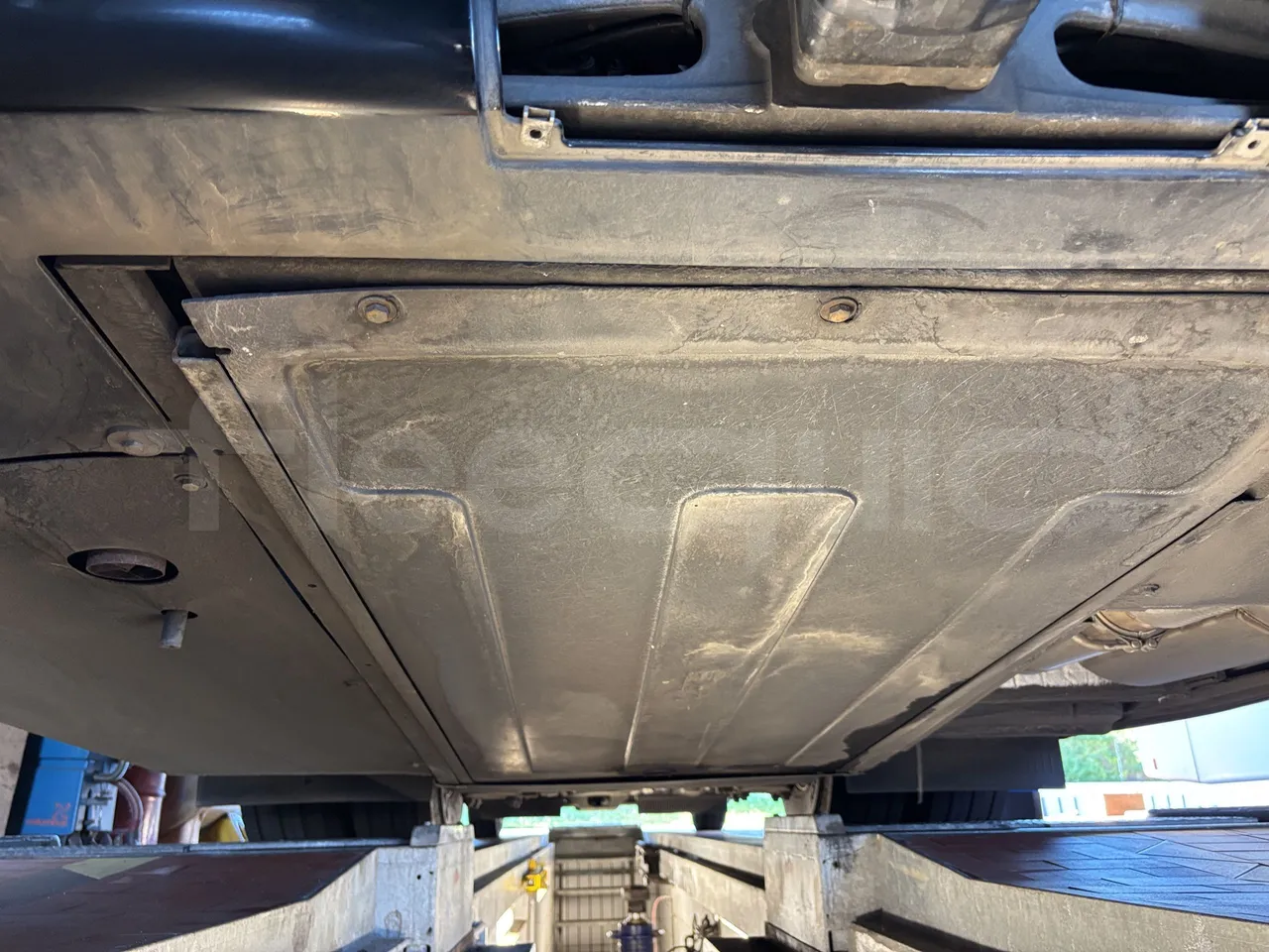 Man Lion's Coach - Engine Without Protection