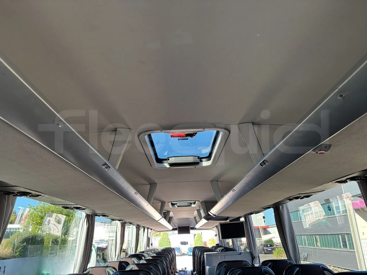 Man Lion's Coach - Overhead Compartments