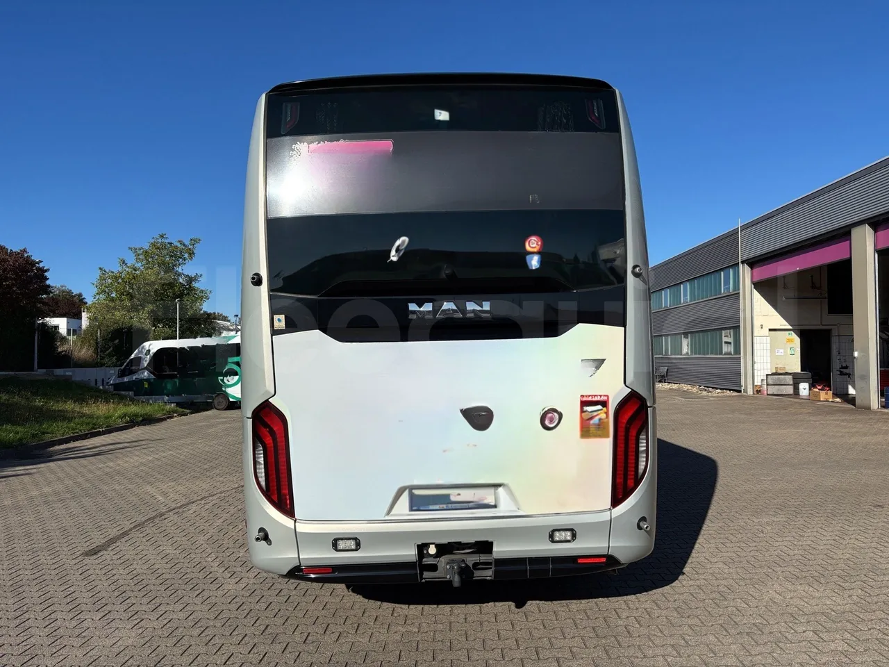 Man Lion's Coach - Rear