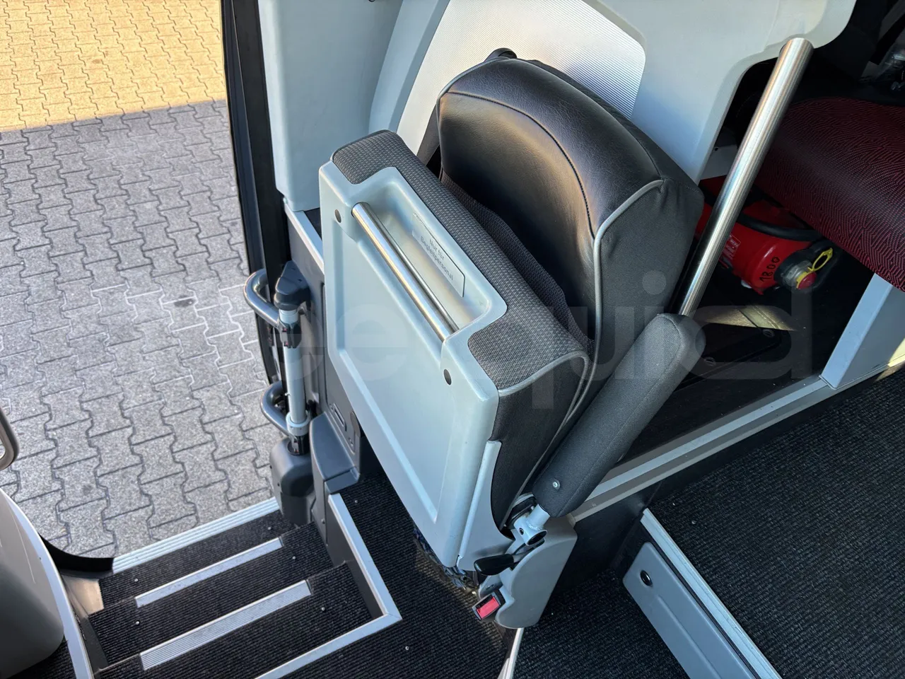 Man Lion's Coach - Hostess Seat