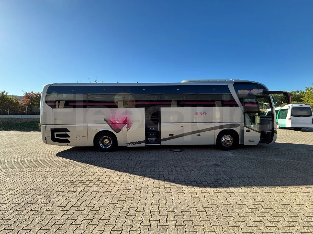 Man Lion's Coach - Right Side Doors Open