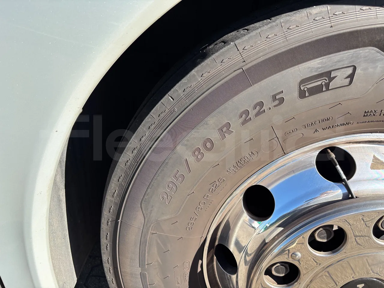 Man Lion's Coach - First Axle Left Side: Tyre Size