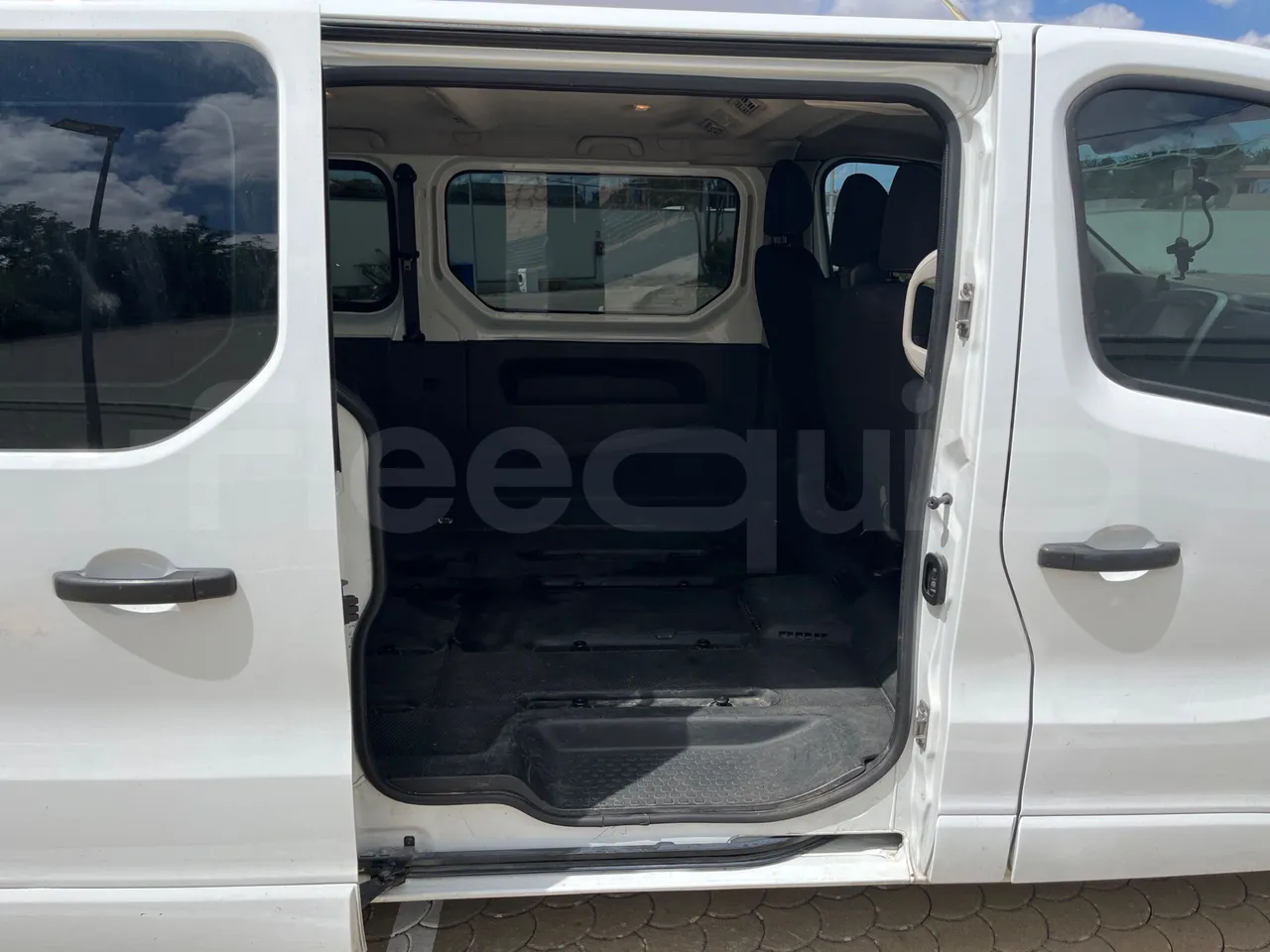 Opel Vivaro - B X83 -EUR6 -85kW -5.399m - front door 2 open