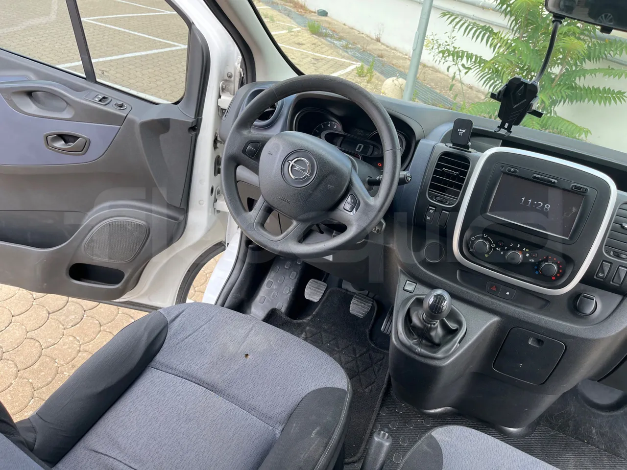Opel Vivaro - B X83 -EUR6 -85kW -5.399m - buttons panels on (mandatory for bus to scrap)
