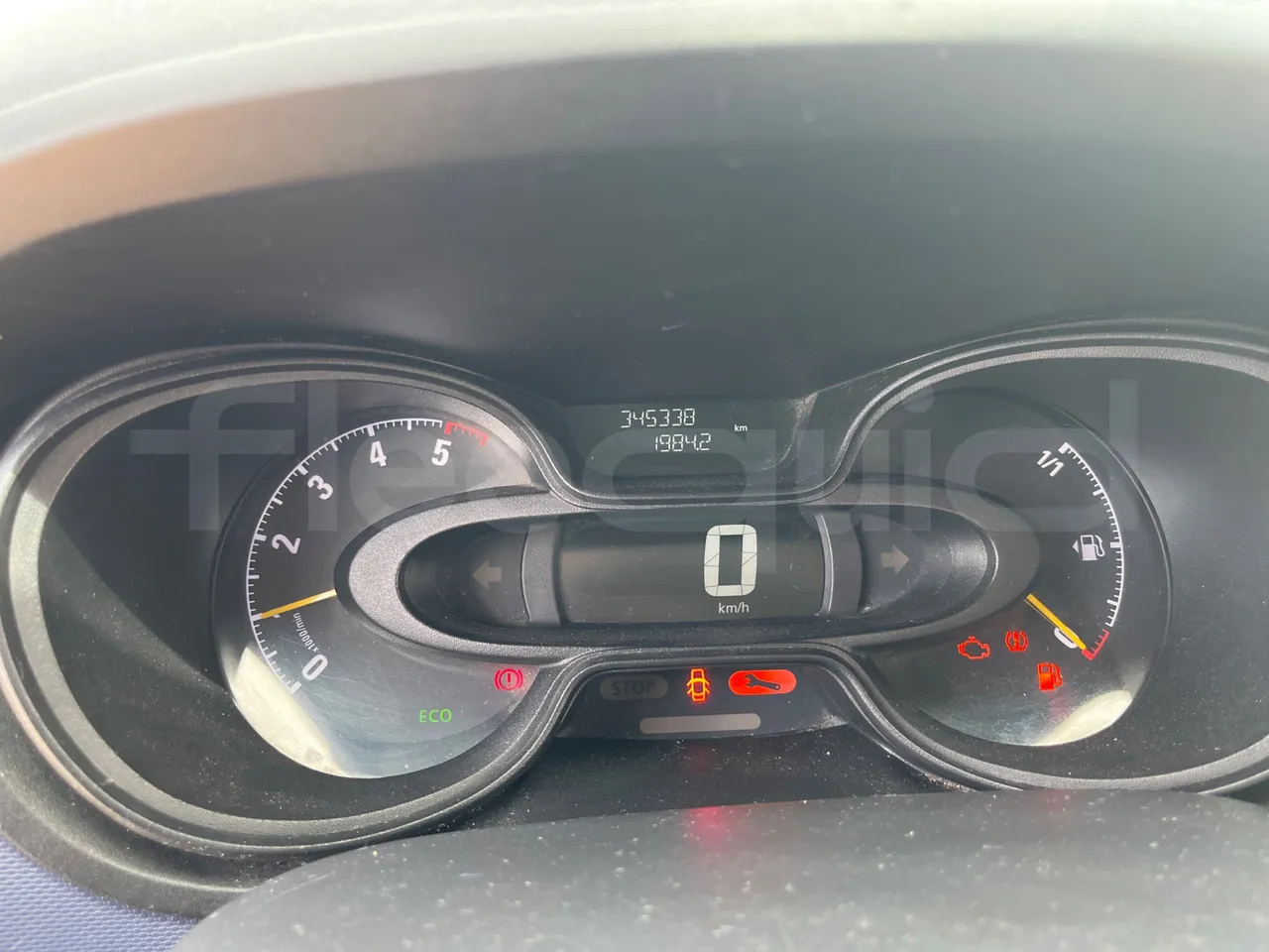 Opel Vivaro - B X83 -EUR6 -85kW -5.399m - dashboard lights on