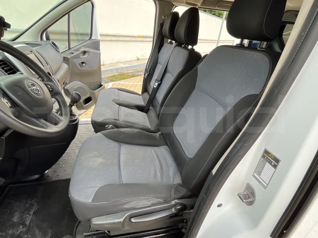 Opel Vivaro - B X83 -EUR6 -85kW -5.399m - driver's seat photo (mandatory for bus to scrap)