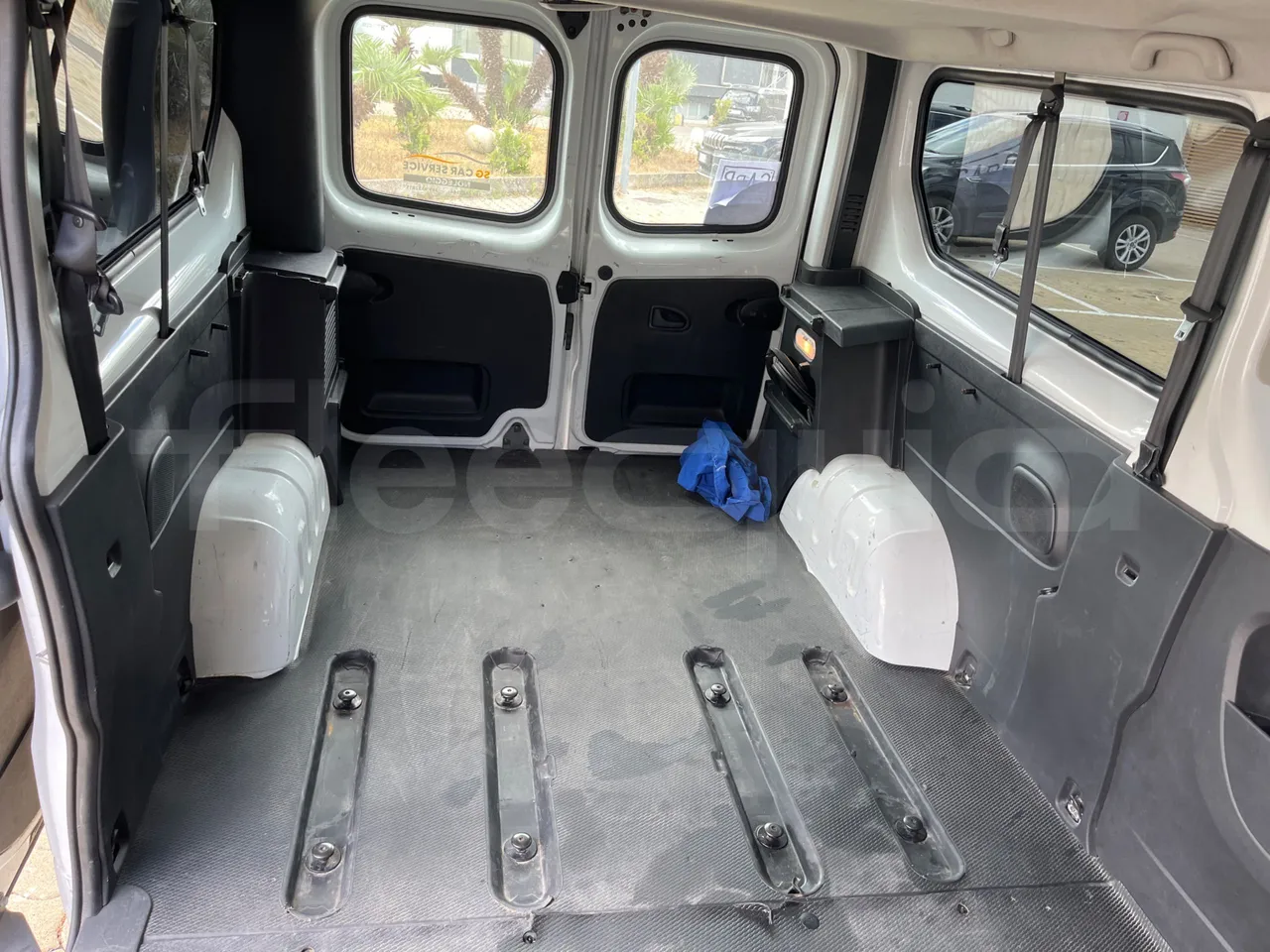 Opel Vivaro - B X83 -EUR6 -85kW -5.399m - interior reverse seats driver height (mandatory for bus to scrap)