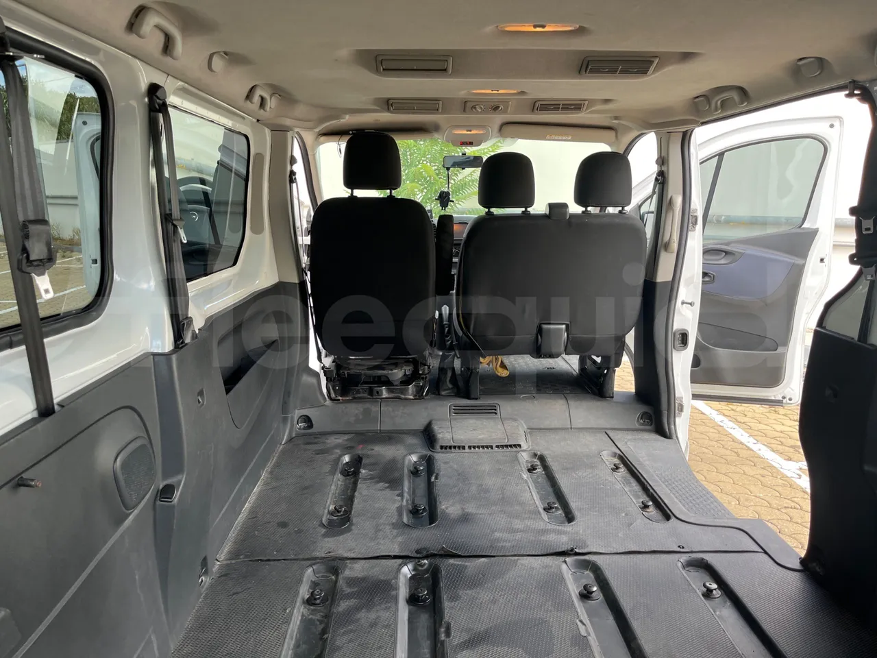 Opel Vivaro - B X83 -EUR6 -85kW -5.399m - forward view all seats last row height