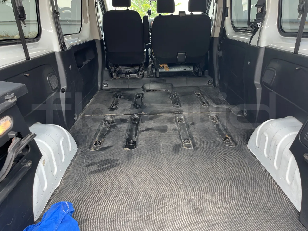 Opel Vivaro - B X83 -EUR6 -85kW -5.399m - internal frame rust check