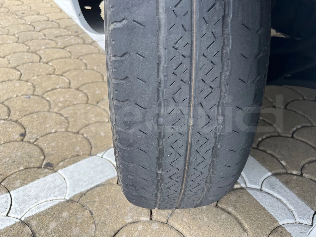 Opel Vivaro - B X83 -EUR6 -85kW -5.399m - tread condition front tires right