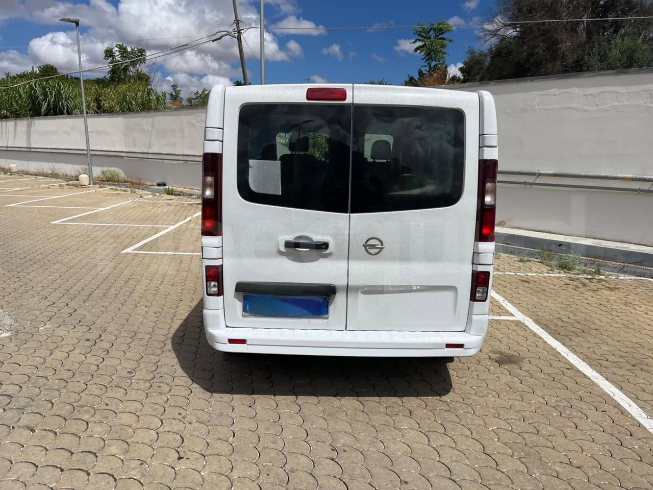 Opel Vivaro - B X83 -EUR6 -85kW -5.399m - rear hatch closed
