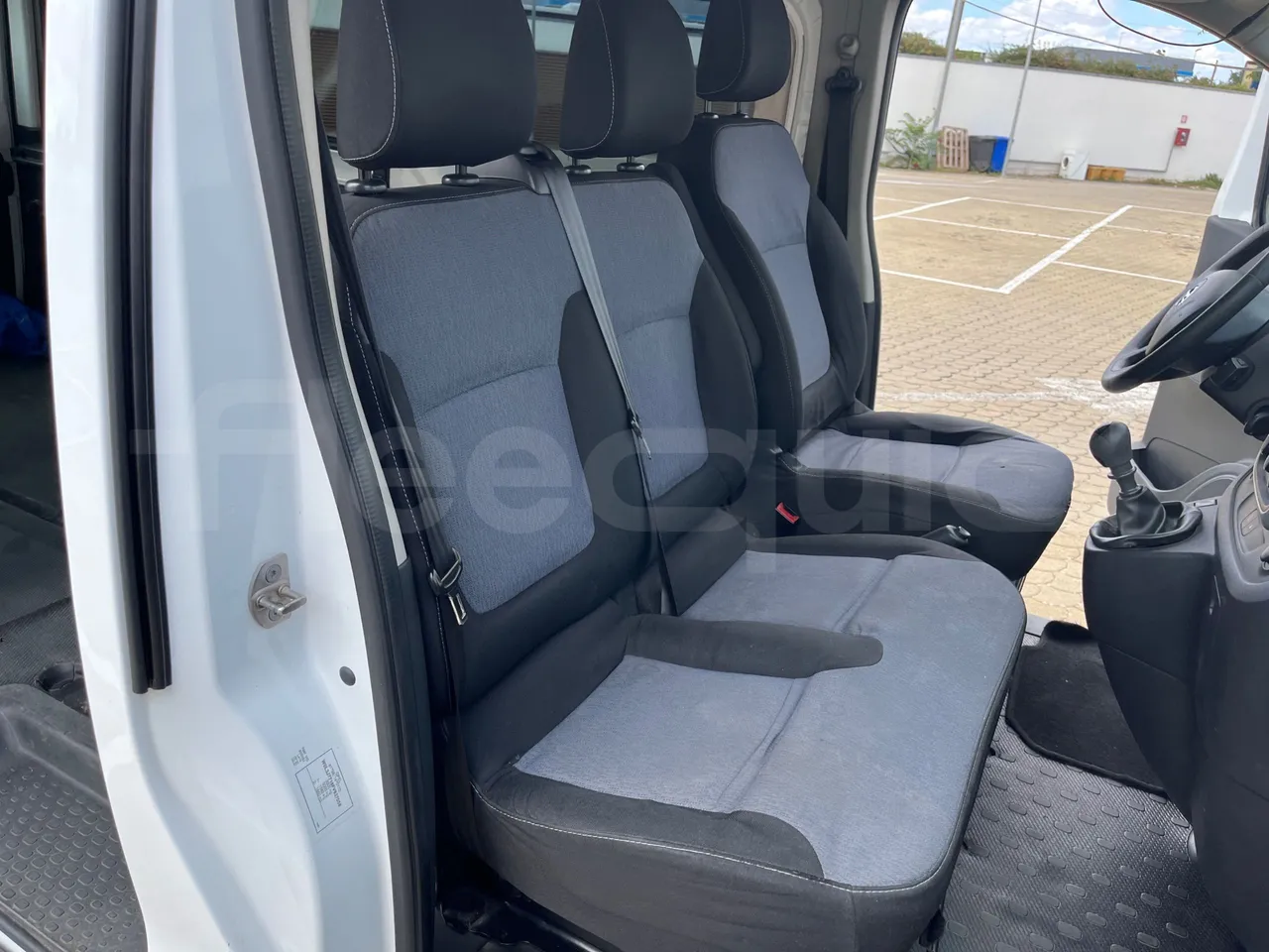 Opel Vivaro - B X83 -EUR6 -85kW -5.399m - hostess seat photo