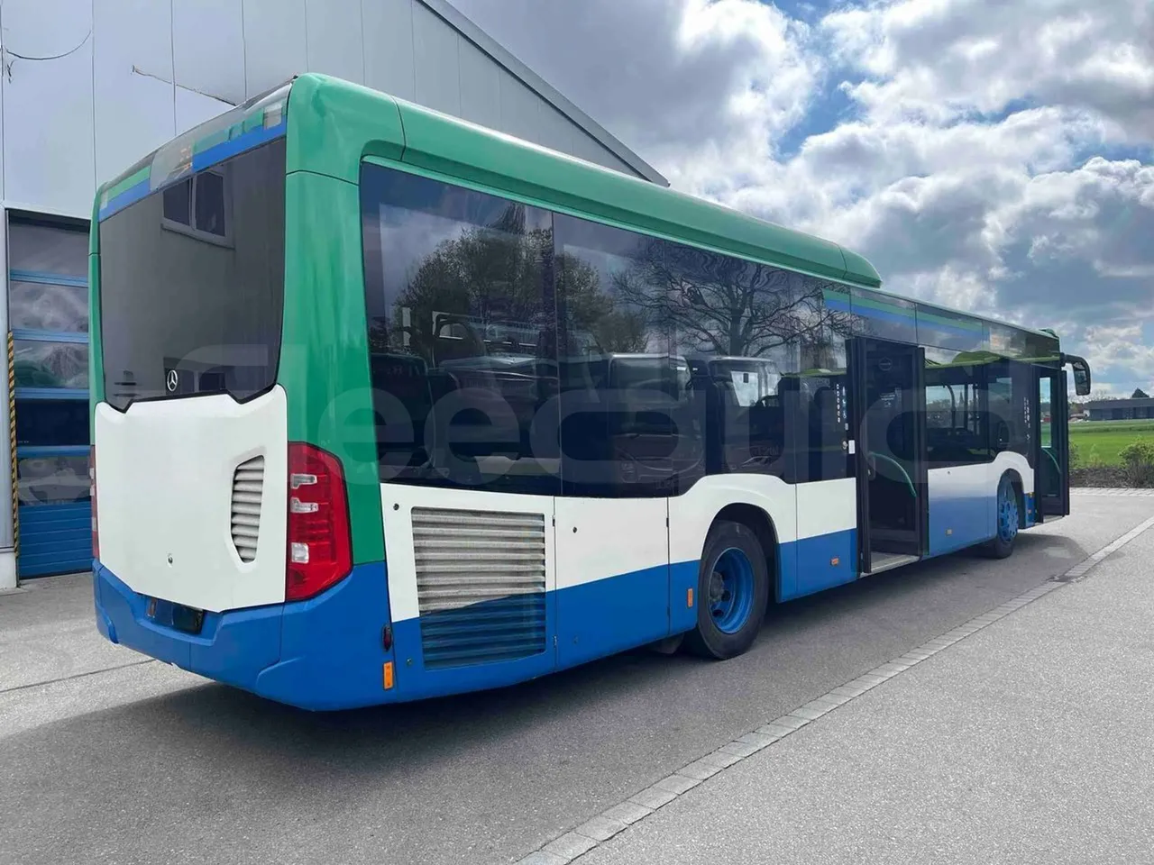 Mercedes-Benz Citaro O 530 LE - Euro 6 - 220 kW - 12.170 mt - 3/4 right rear doors closed