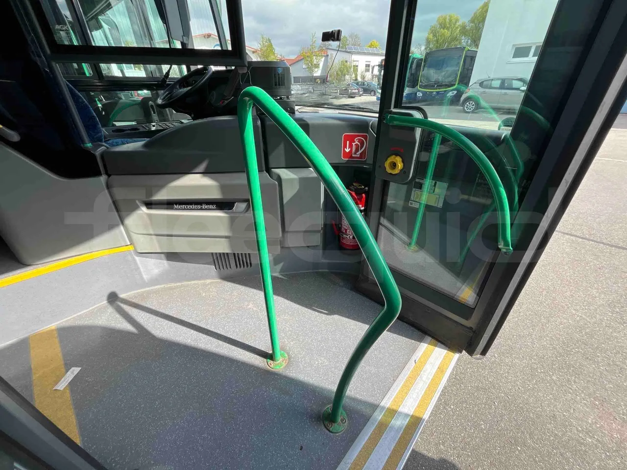 Mercedes-Benz Citaro O 530 LE - Euro 6 - 220 kW - 12.170 mt - handrails photo