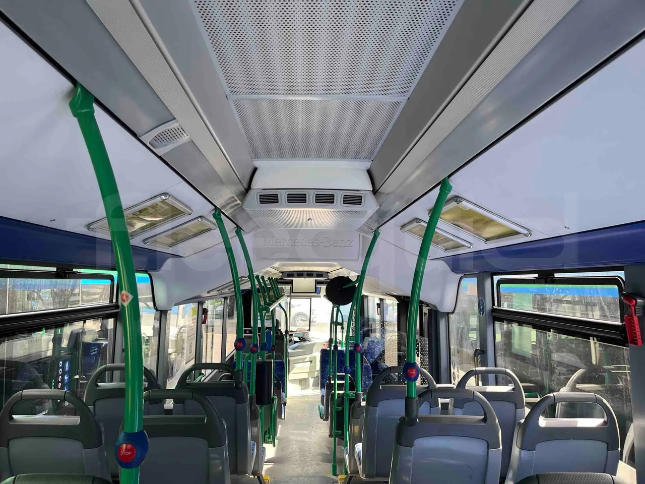 Mercedes-Benz Citaro O 530 LE - Euro 6 - 220 kW - 12.170 mt - overhead compartments photo