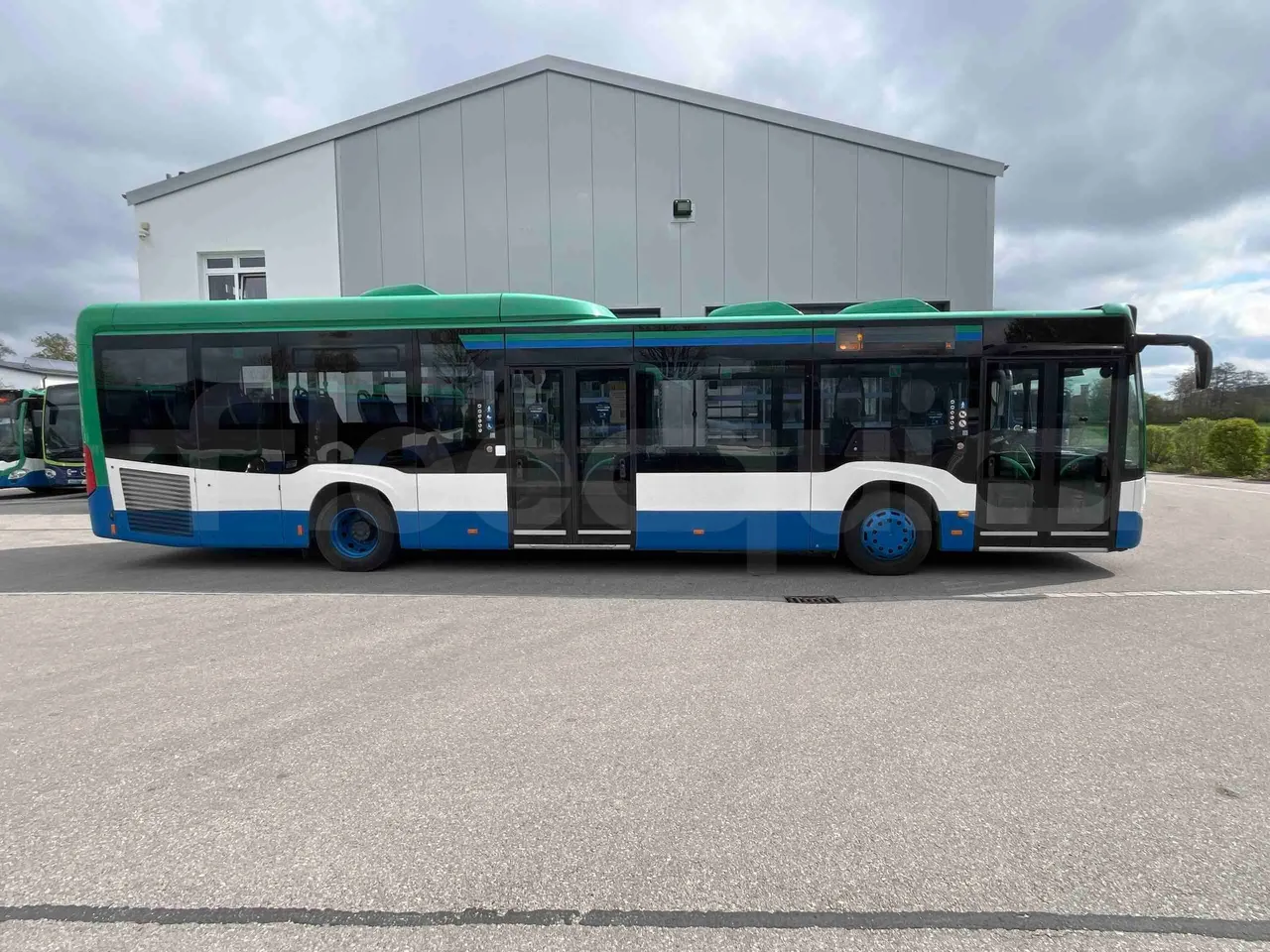 Mercedes-Benz Citaro O 530 LE - Euro 6 - 220 kW - 12.170 mt - right side doors open