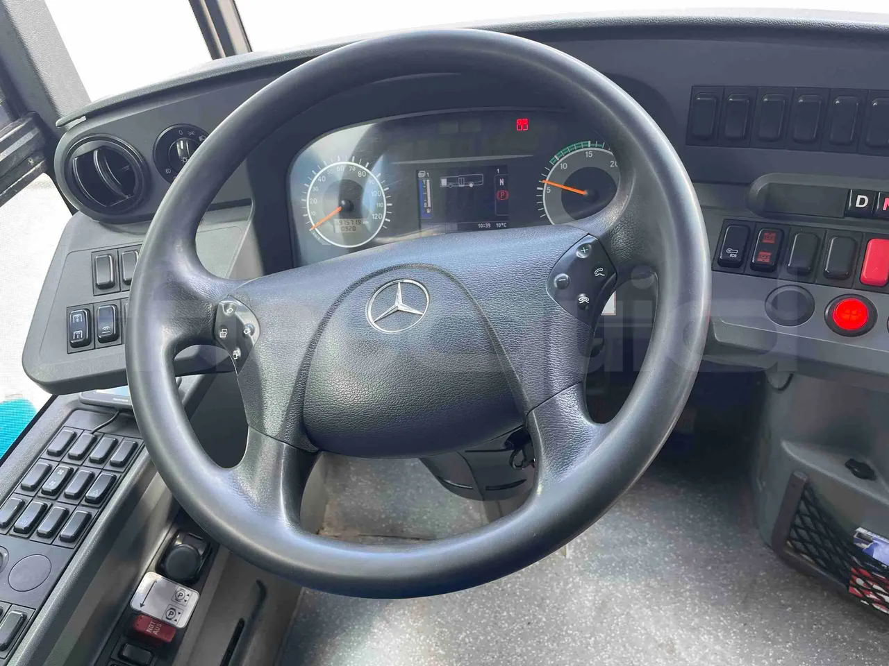 Mercedes-Benz Citaro O 530 LE - Euro 6 - 220 kW - 12.170 mt - steering wheel photo