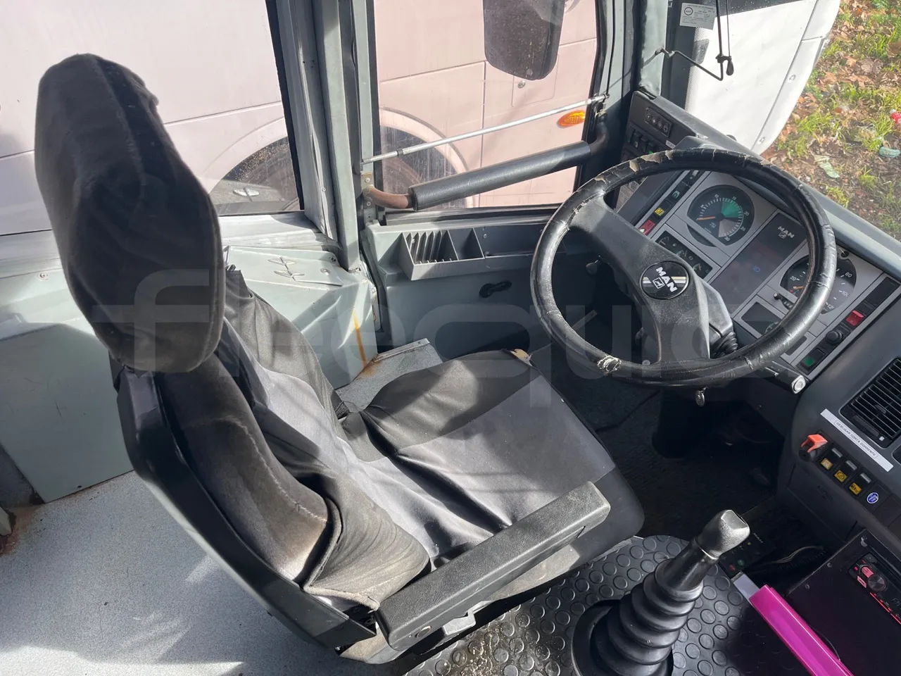 Man 10.225 FOCL 10.552 FOCL - Euro3 - 162 kW - 8 mt - driver's seat photo