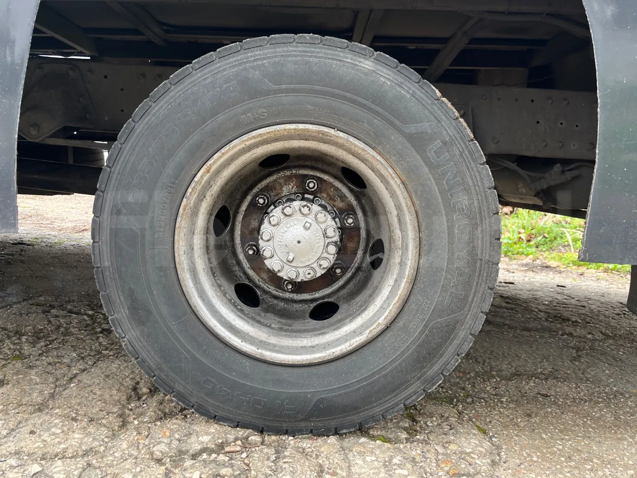 Man 10.225 FOCL 10.552 FOCL - Euro3 - 162 kW - 8 mt - tread condition front tires left