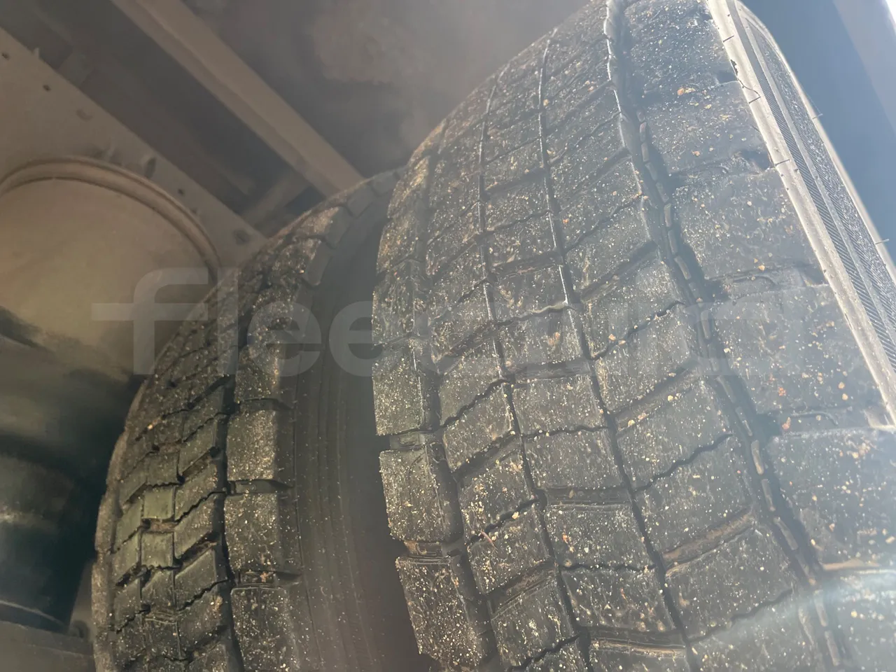 Man 10.225 FOCL 10.552 FOCL - Euro3 - 162 kW - 8 mt - tread condition third axle tires left