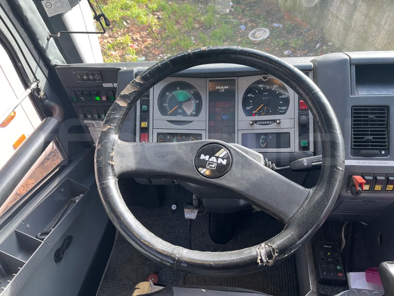 Man 10.225 FOCL 10.552 FOCL - Euro3 - 162 kW - 8 mt - steering wheel photo