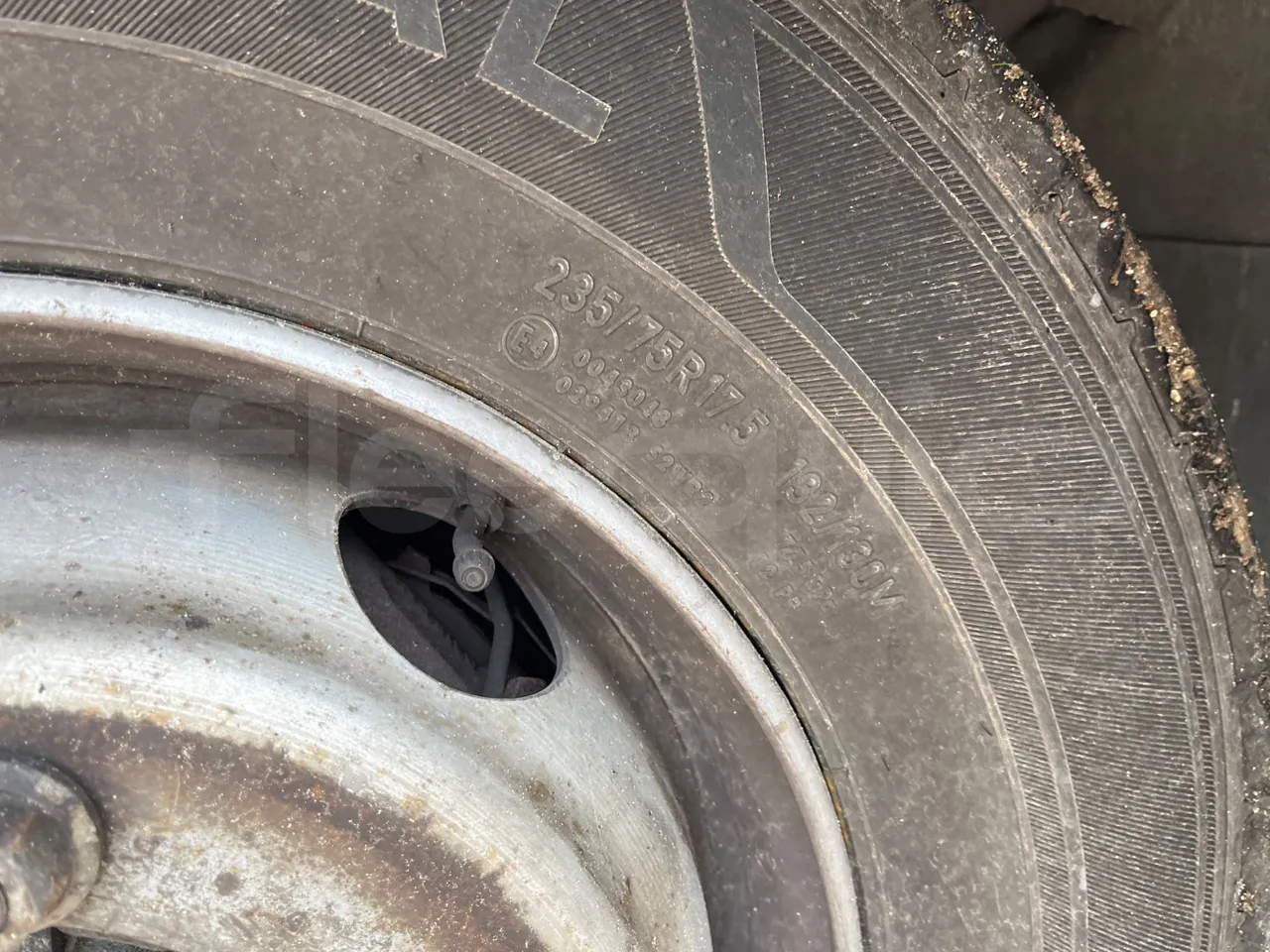 Man 10.225 FOCL 10.552 FOCL - Euro3 - 162 kW - 8 mt - rear left tire photo