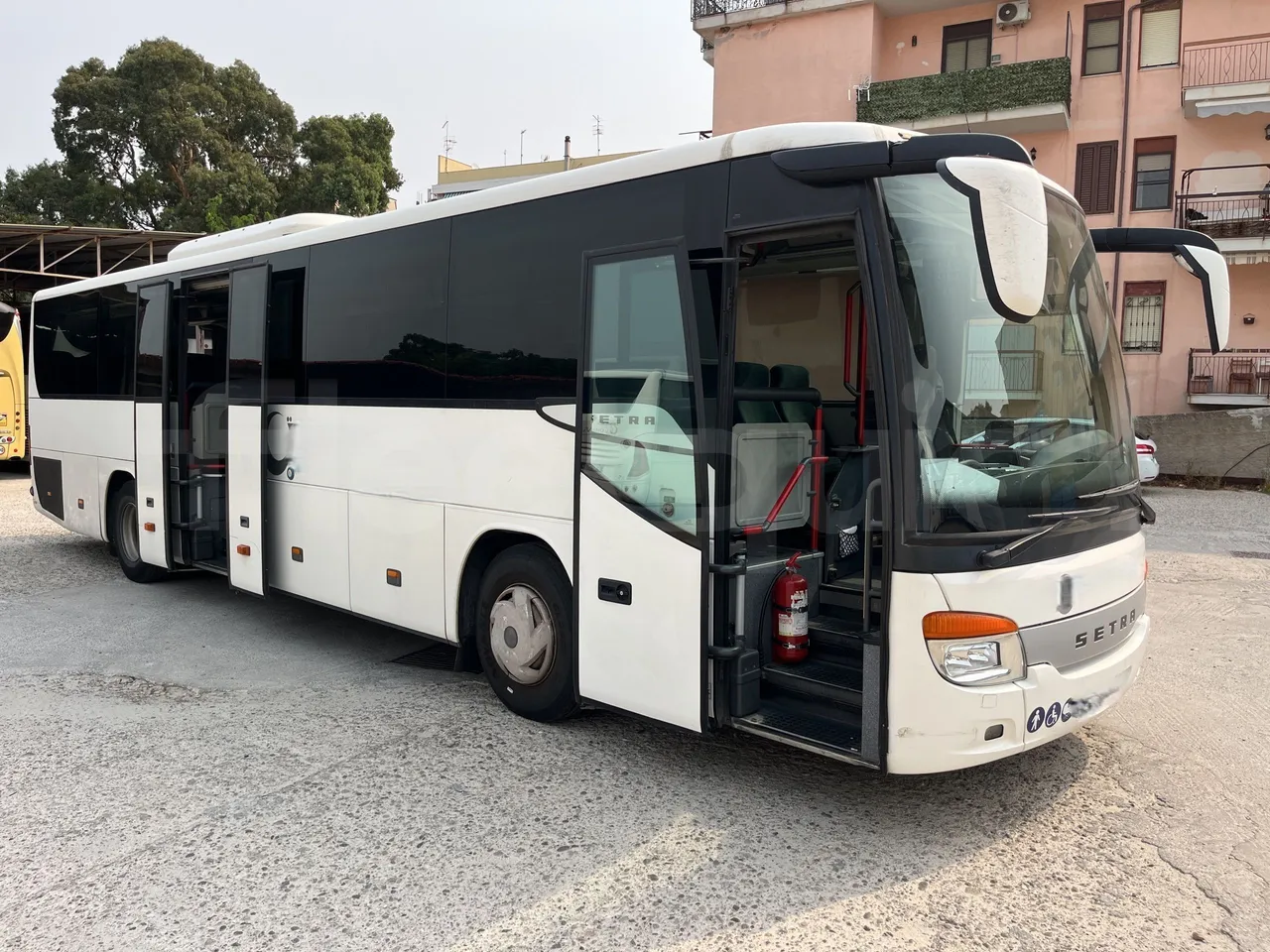 Setra S415 - 3/4 Front Right Side Doors Open