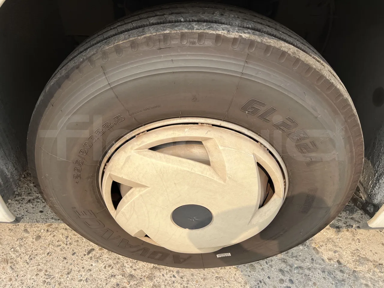 Setra S415 - Second Axle Left Side: Complete Wheel