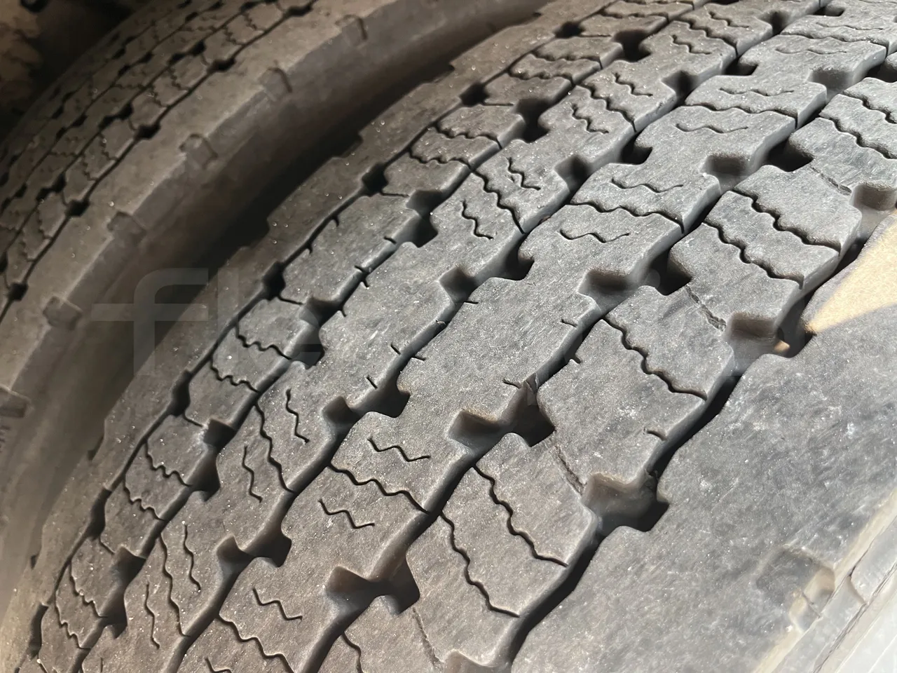 Setra S415 - Second Axle Left Side: Tyre Tread