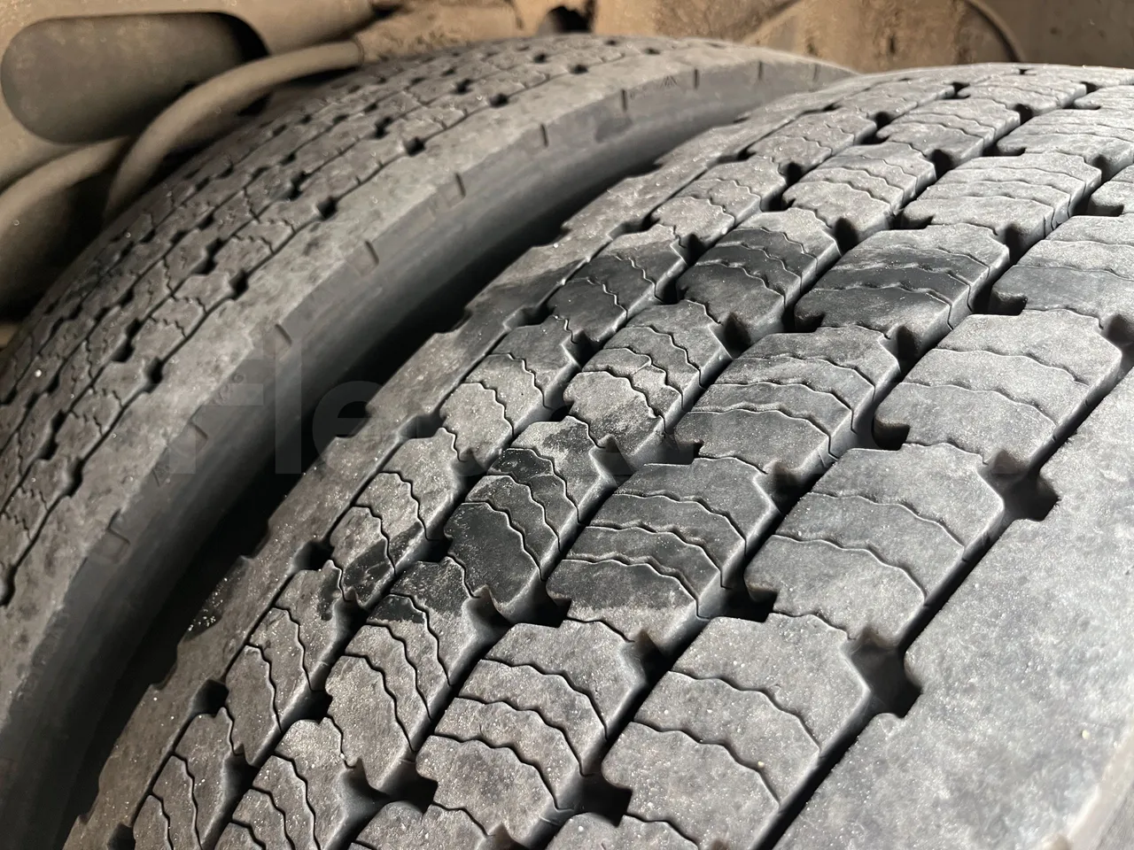 Setra S415 - Second Axle Right Side: Tyre Tread