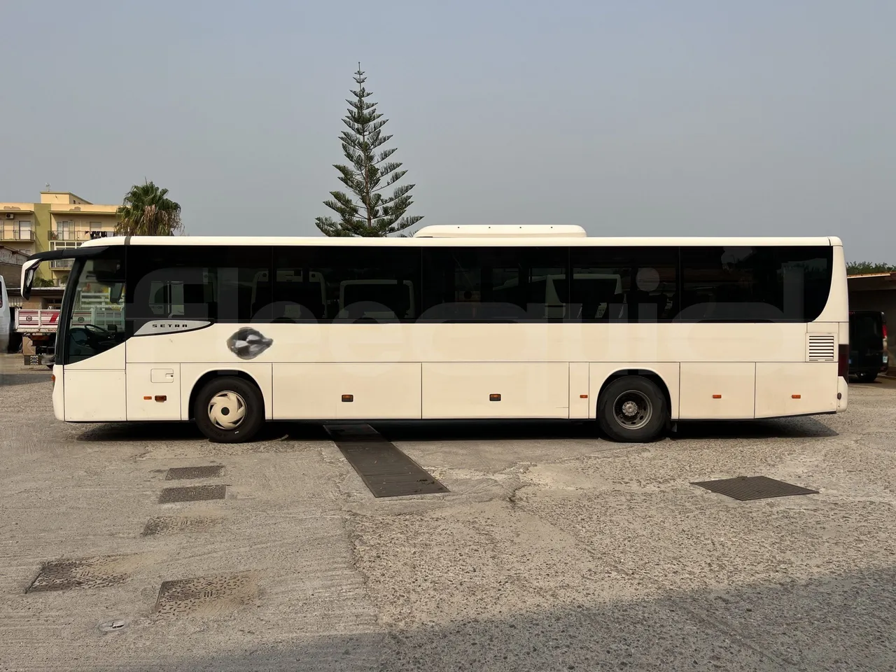 Setra S415 - Left Side