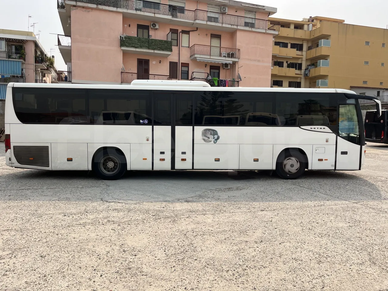 Setra S415 - Right Side